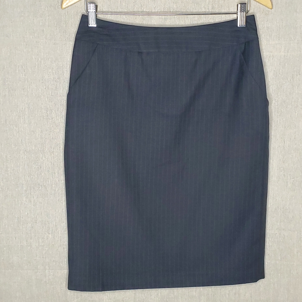 ♡ Calvin Klein Gray Pinstriped Pencil Skirt Size 2